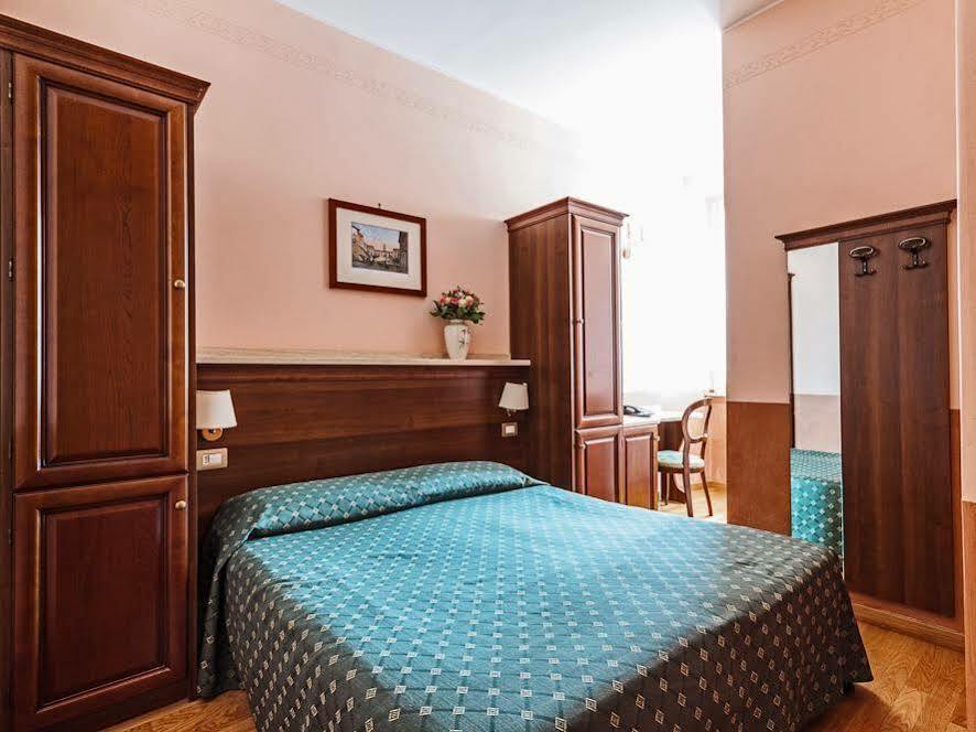 מלון רומא Palazzo Venere מראה חיצוני תמונה